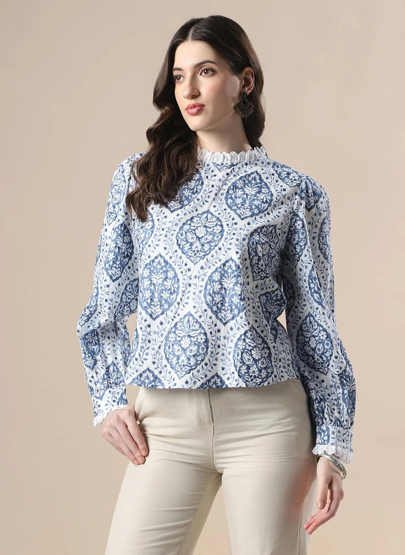 جلو باص بلوزة نسائية زرقاء بطبعات زهور كاملة وأكمام أسقف وياقة عالية وتفاصيل دانتيل للحفلات